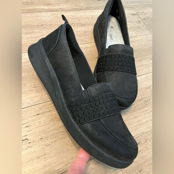 Clarks Cloudsteppers women’s slip on black loafer. Unworn size 9 - Picture 2 of 8